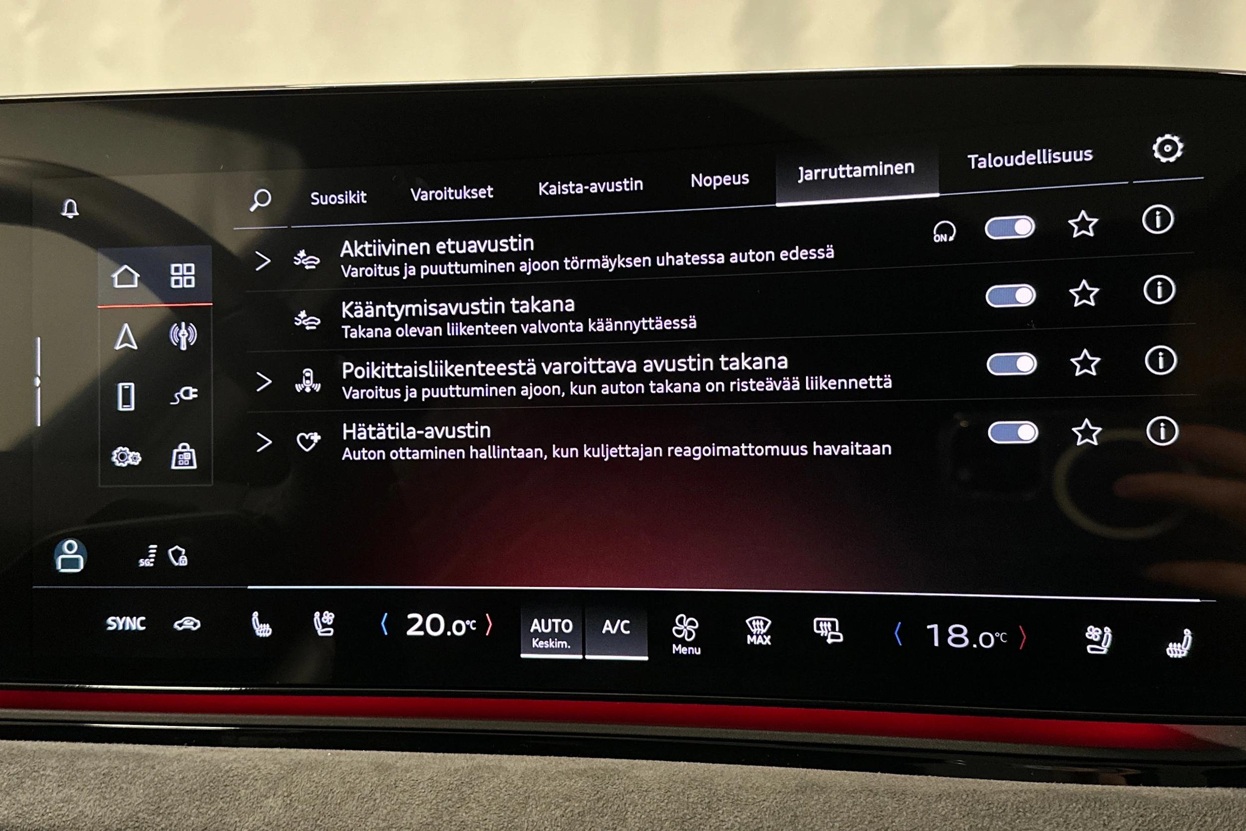 beige Audi S6 e-tron 2025 kuva 33.