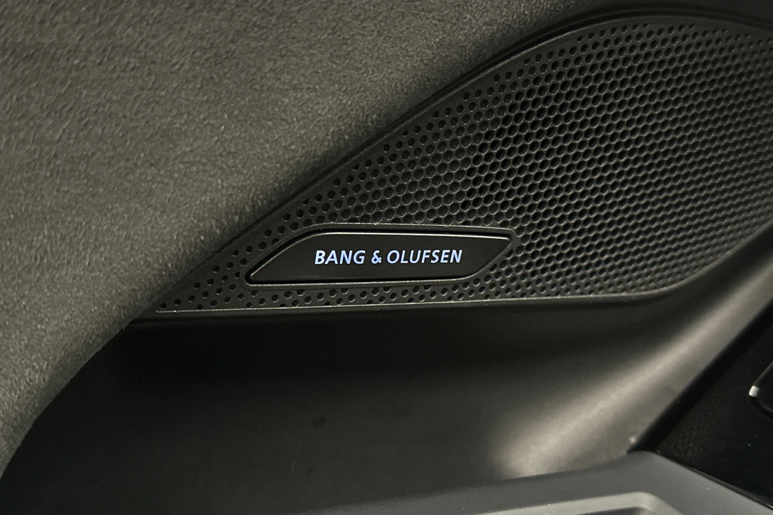 beige Audi S6 e-tron 2025 kuva 37.