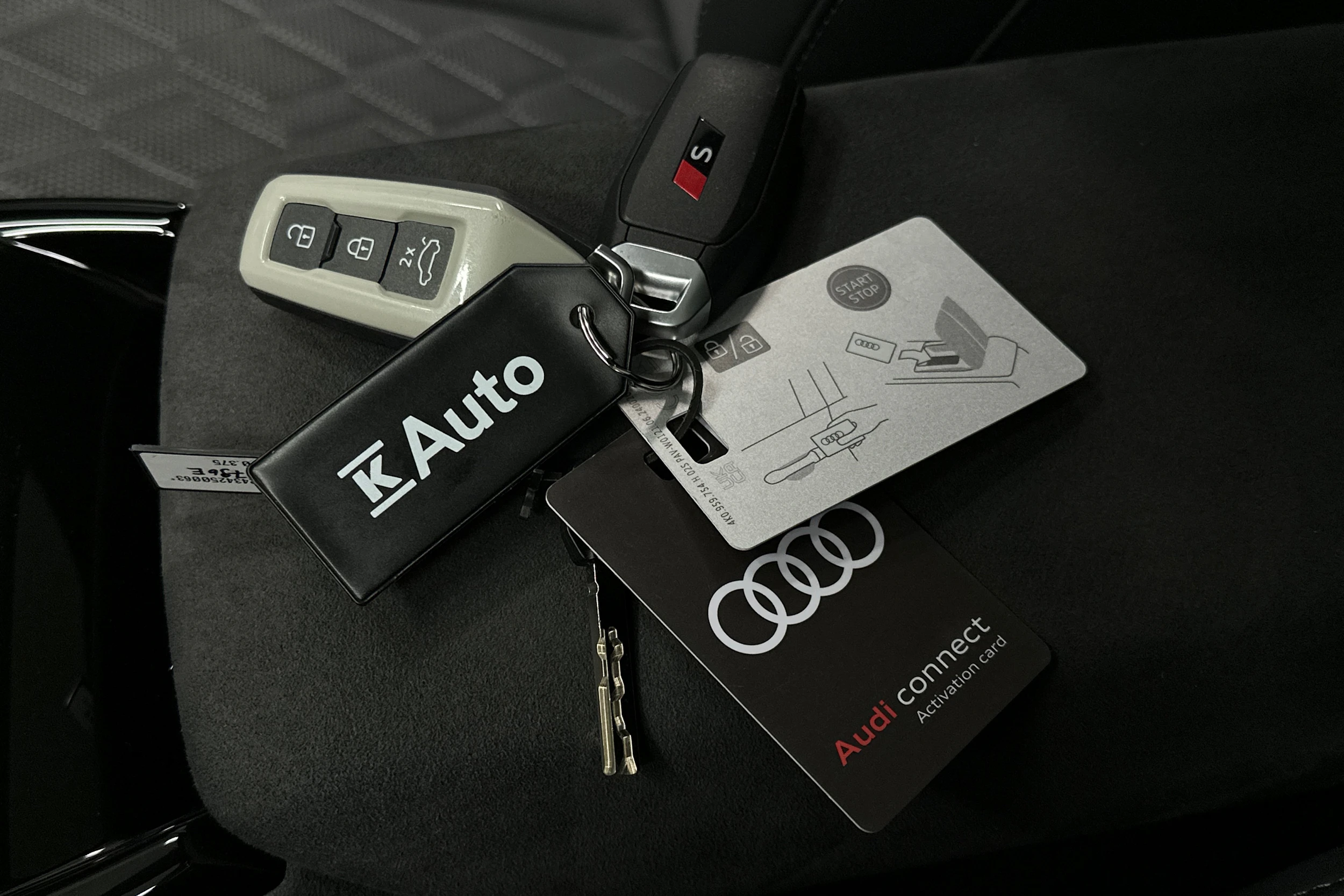 beige Audi S6 e-tron 2025 kuva 39.