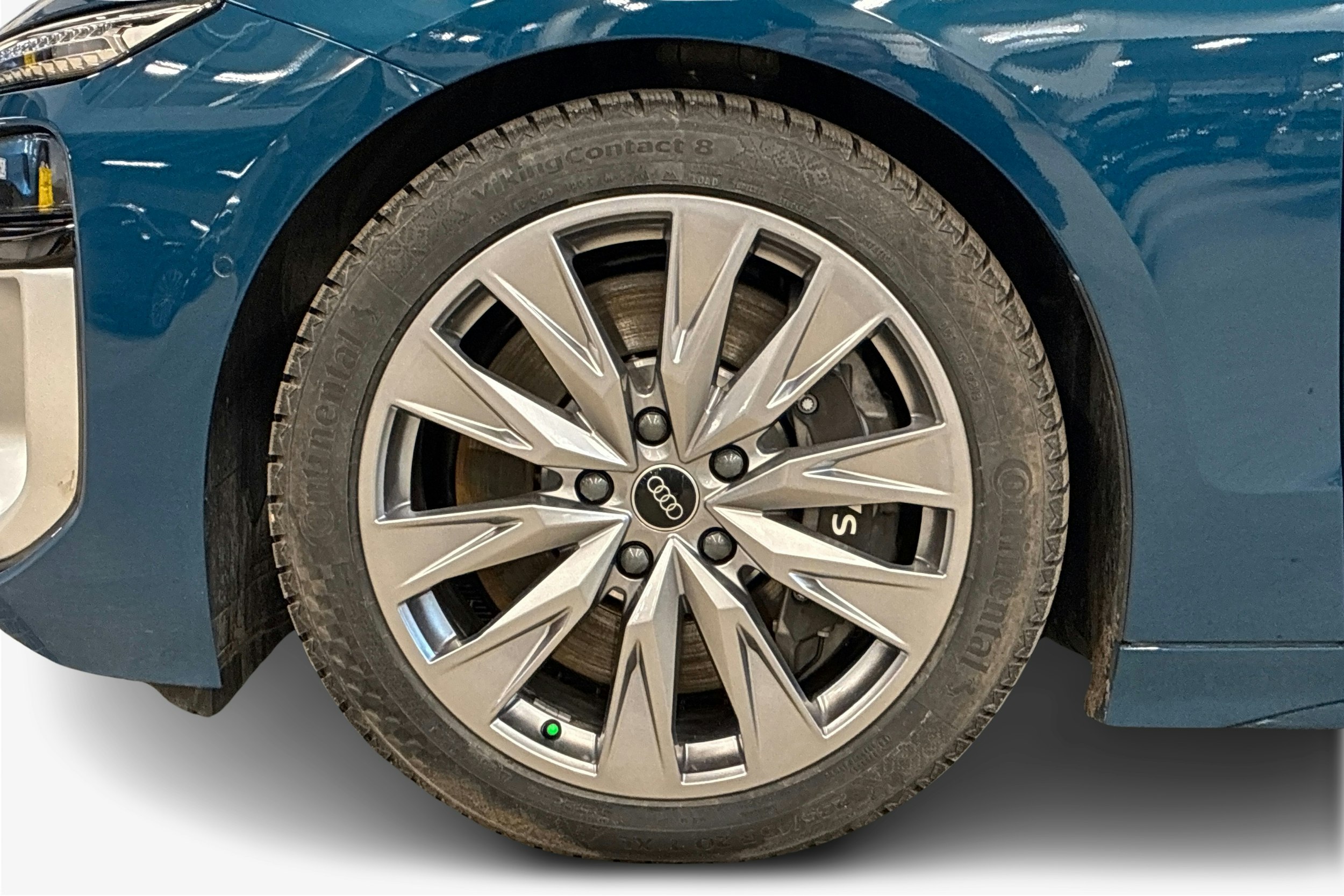 sininen Audi S6 e-tron 2025 kuva 9.