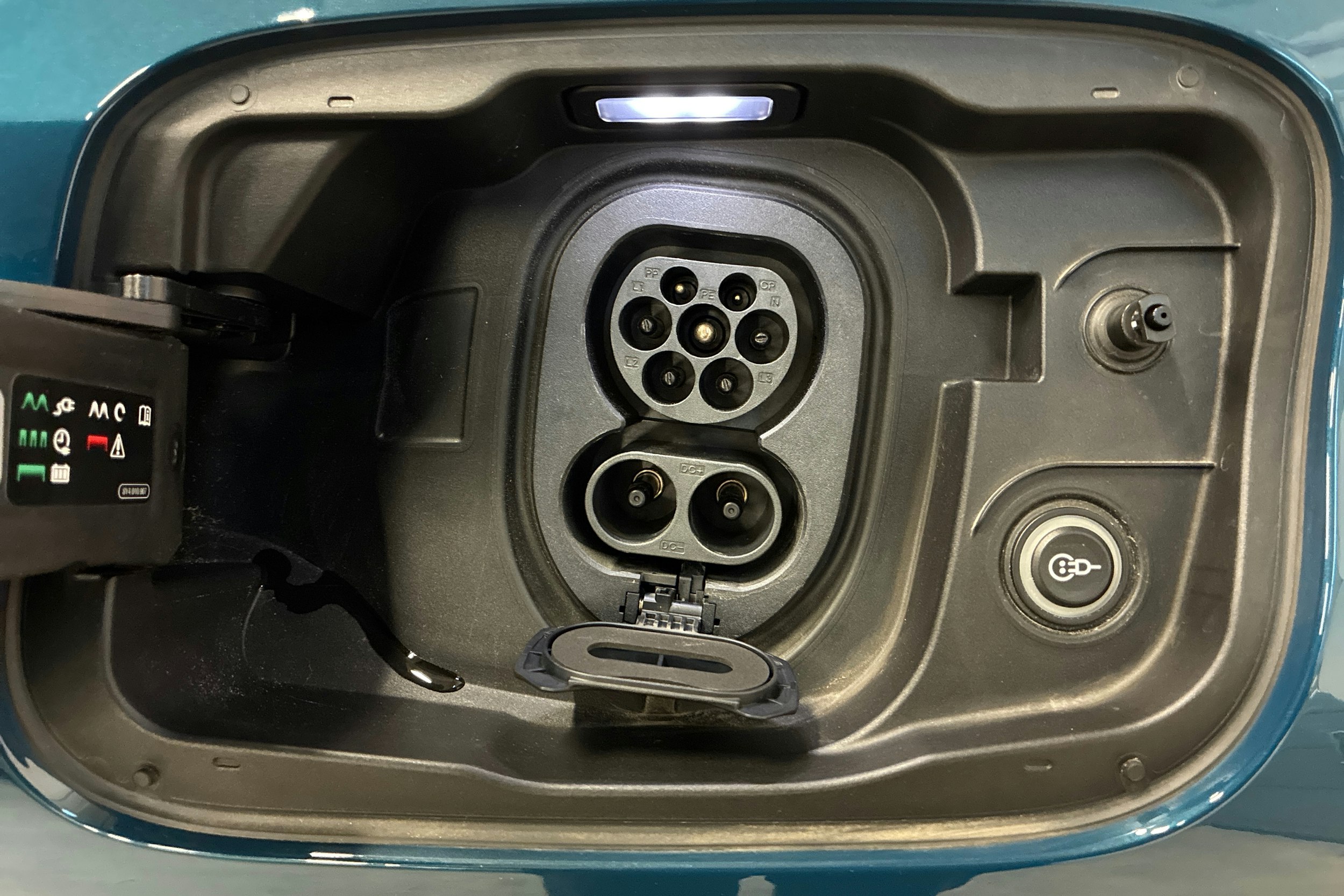 sininen Audi S6 e-tron 2025 kuva 15.