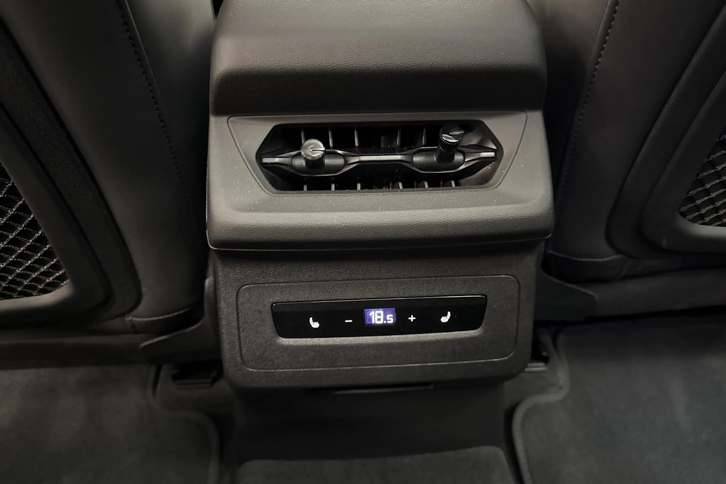 met. sininen Audi S6 e-tron 2025 kuva 17.