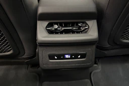 met. sininen Audi S6 e-tron 2025 kuva 17.