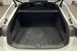 valkoinen Audi S6 e-tron 2025 kuva 13.