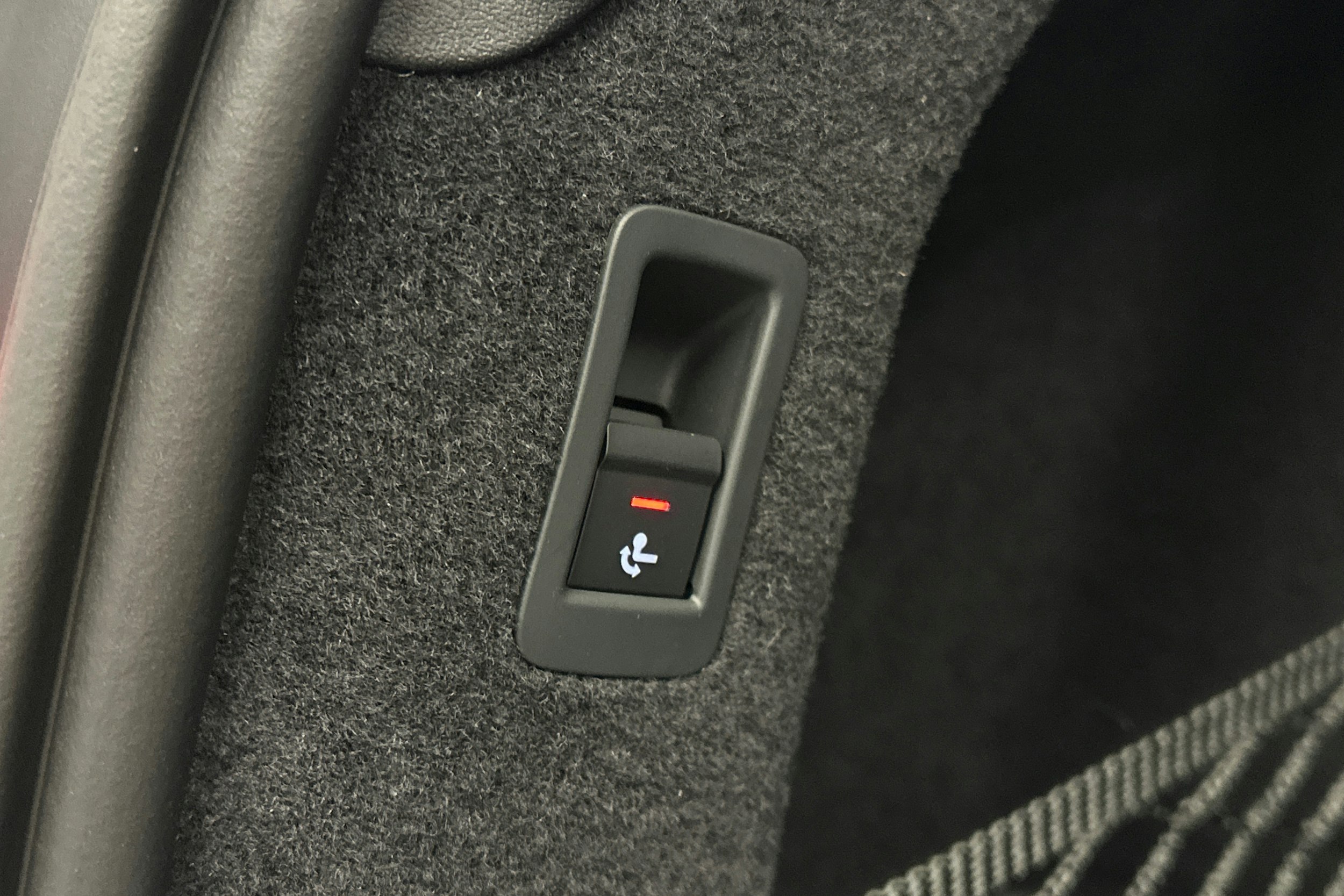 valkoinen Audi S6 e-tron 2025 kuva 15.