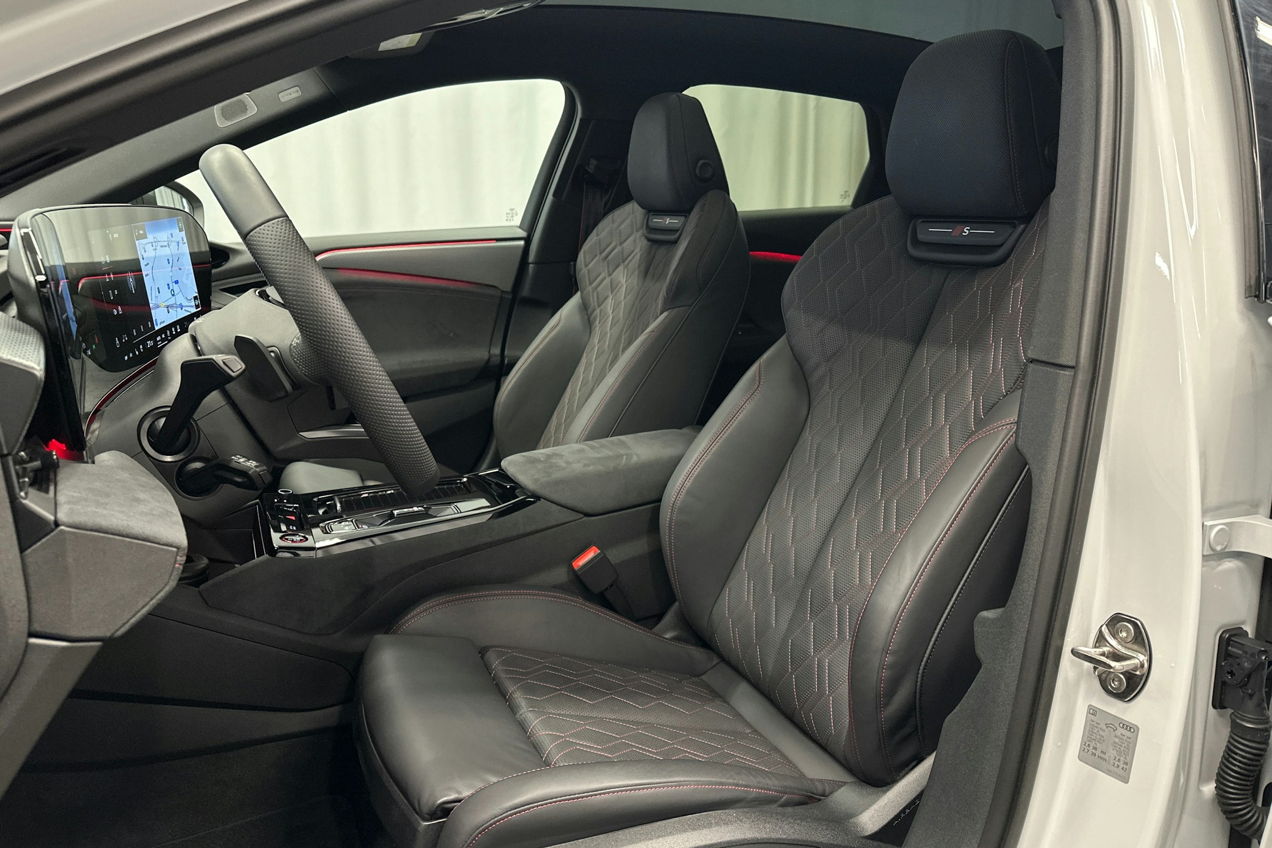 valkoinen Audi S6 e-tron 2025 kuva 17.