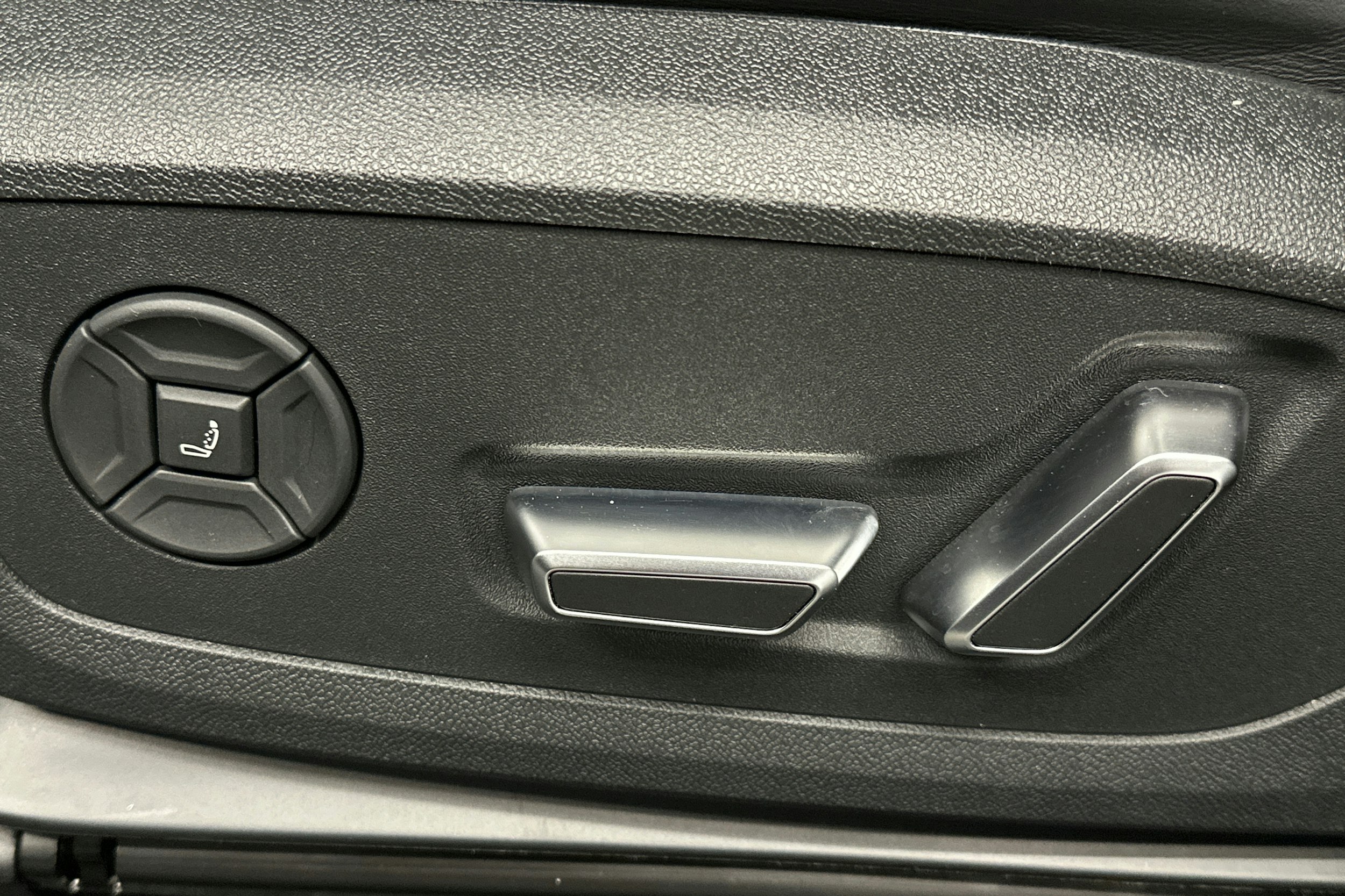 valkoinen Audi S6 e-tron 2025 kuva 18.