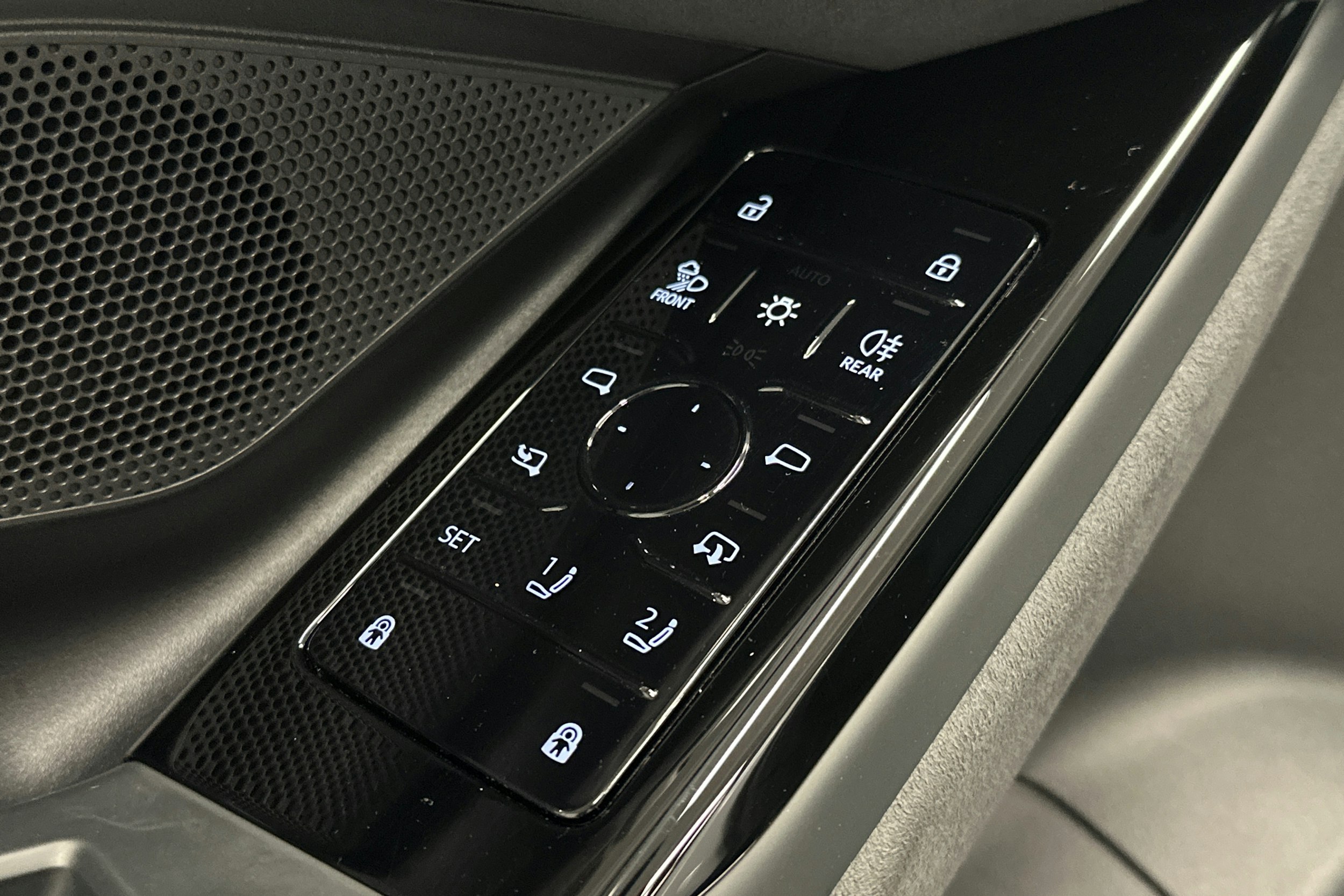 valkoinen Audi S6 e-tron 2025 kuva 19.