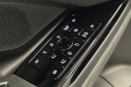 valkoinen Audi S6 e-tron 2025 kuva 19.