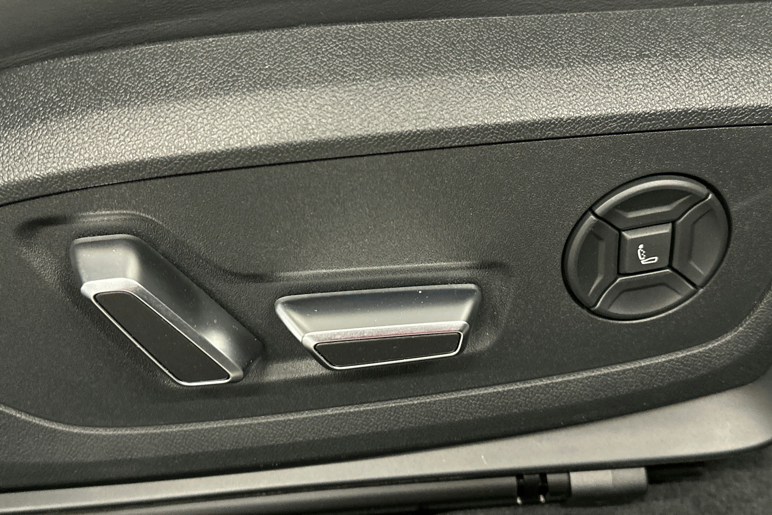 valkoinen Audi S6 e-tron 2025 kuva 20.