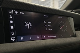 valkoinen Audi S6 e-tron 2025 kuva 38.