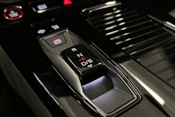 valkoinen Audi S6 e-tron 2025 kuva 39.