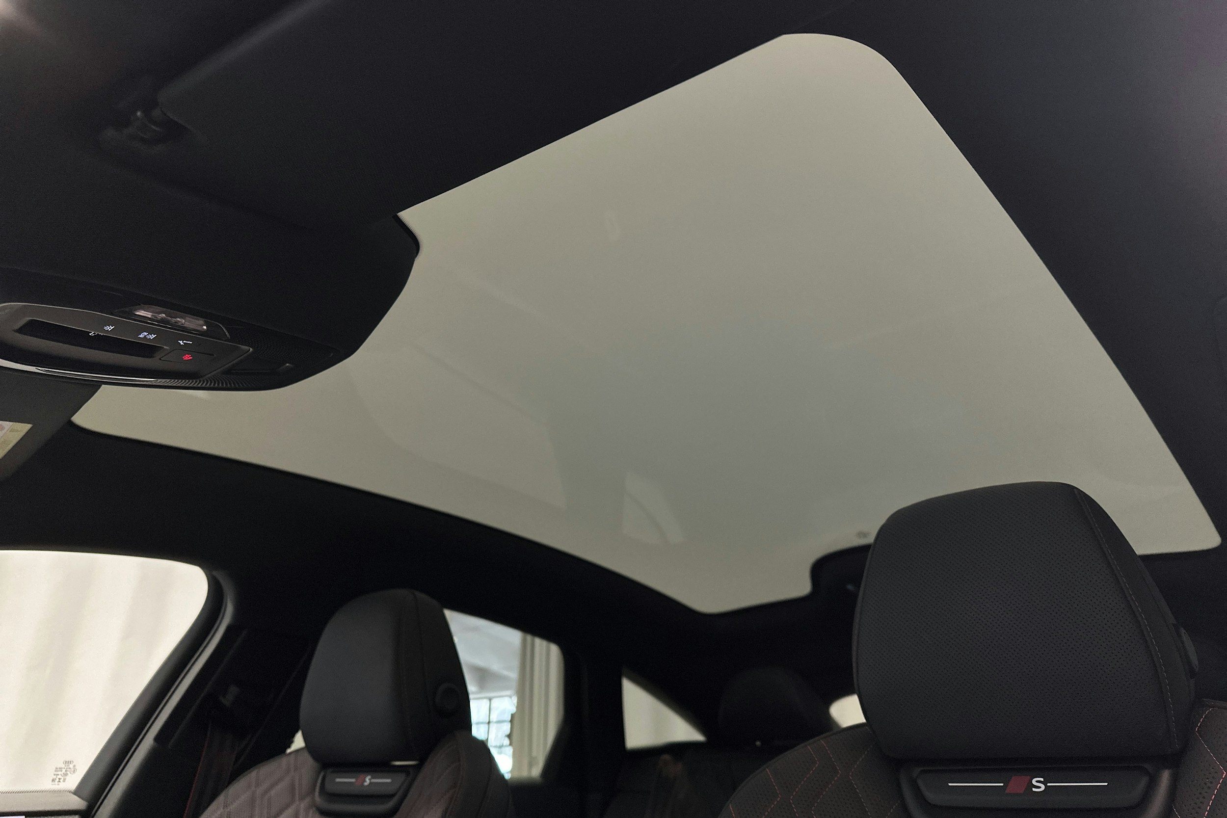 valkoinen Audi S6 e-tron 2025 kuva 41.