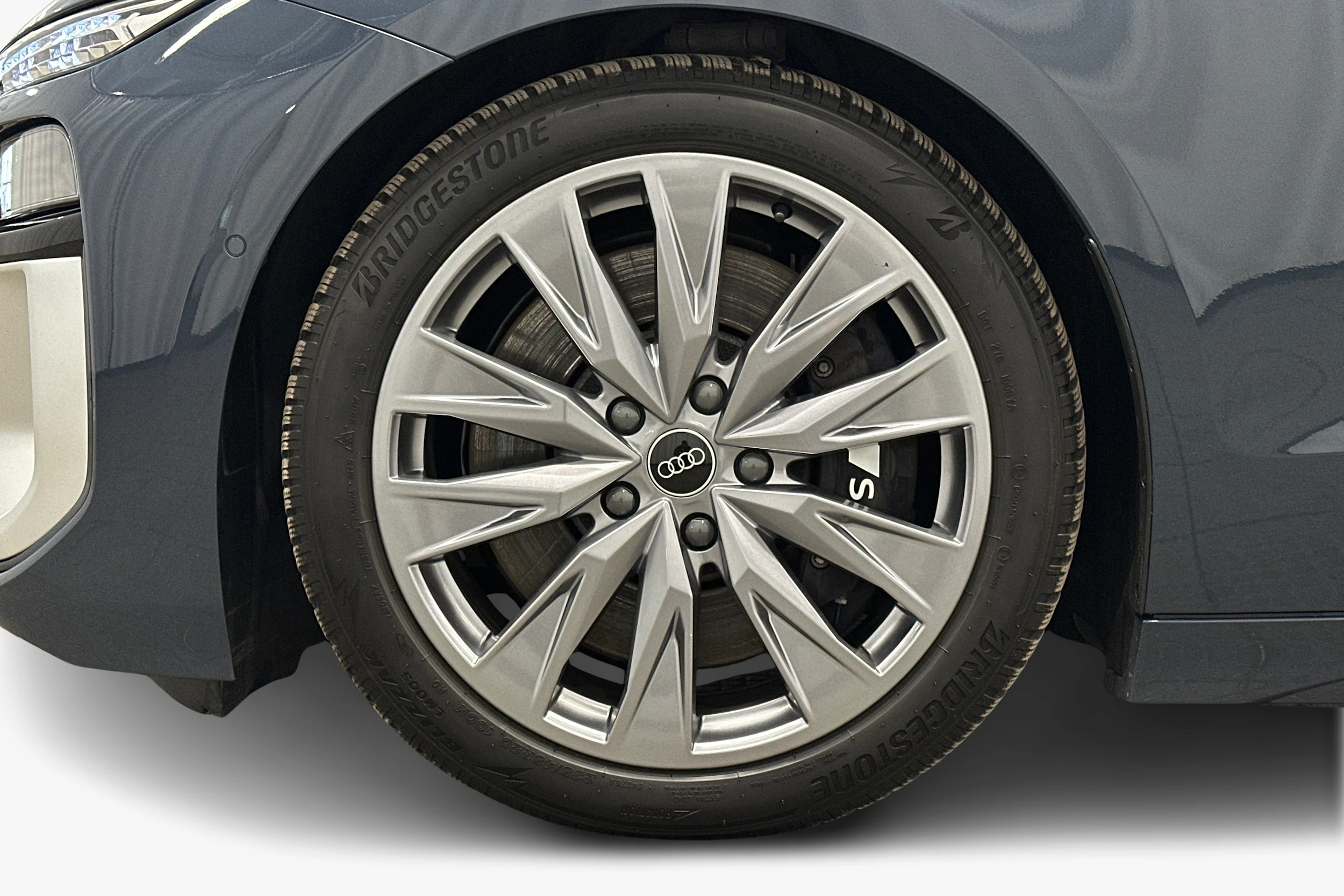 sininen Audi S6 e-tron 2025 kuva 9.