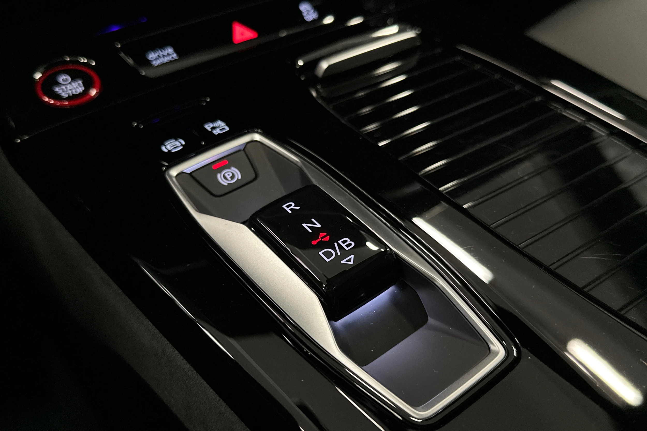 sininen Audi S6 e-tron 2025 kuva 38.