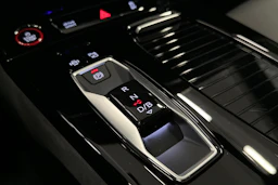 sininen Audi S6 e-tron 2025 kuva 38.