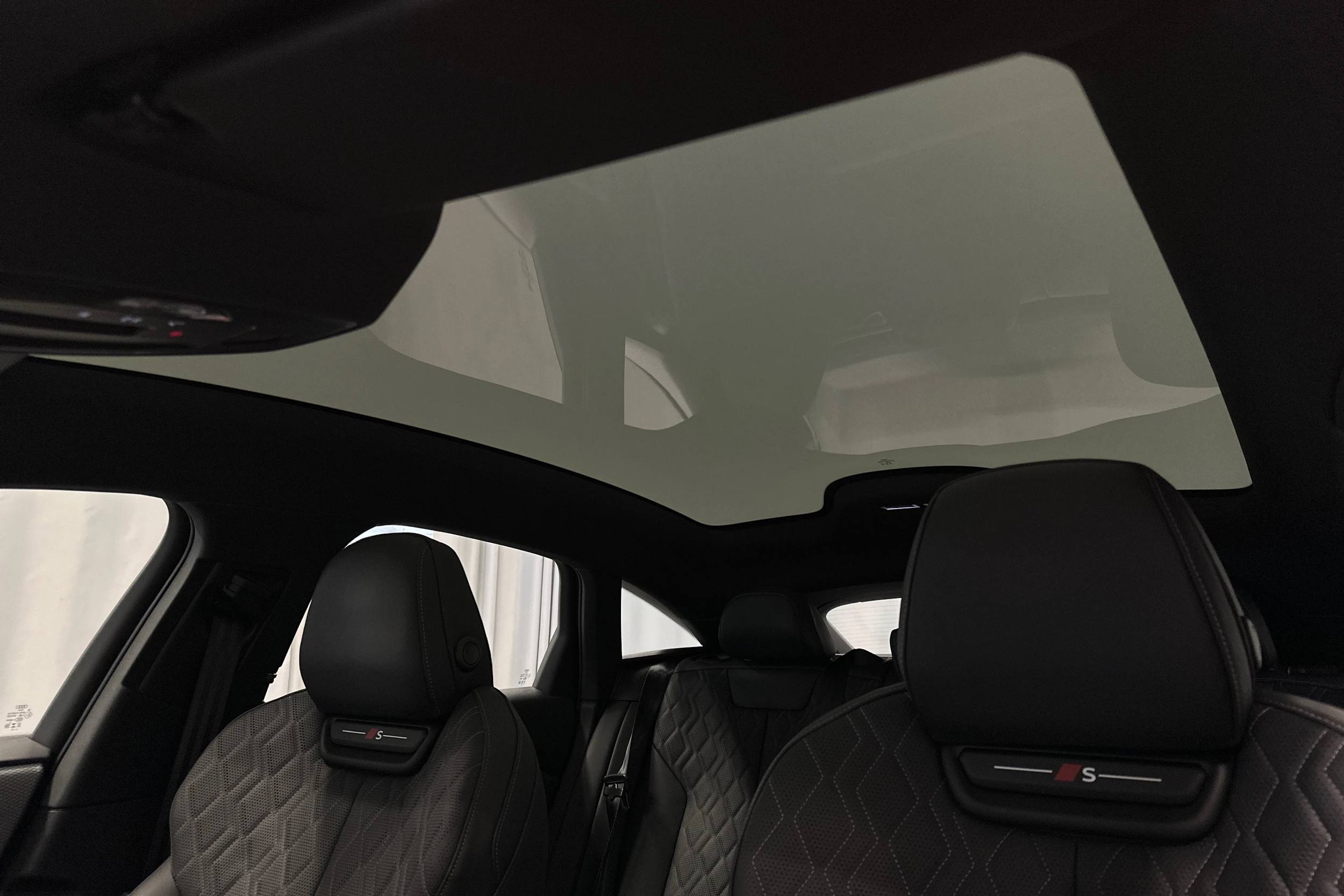 sininen Audi S6 e-tron 2025 kuva 40.