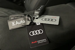 sininen Audi S6 e-tron 2025 kuva 41.