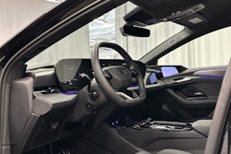 musta Audi S6 e-tron 2025 kuva 6.