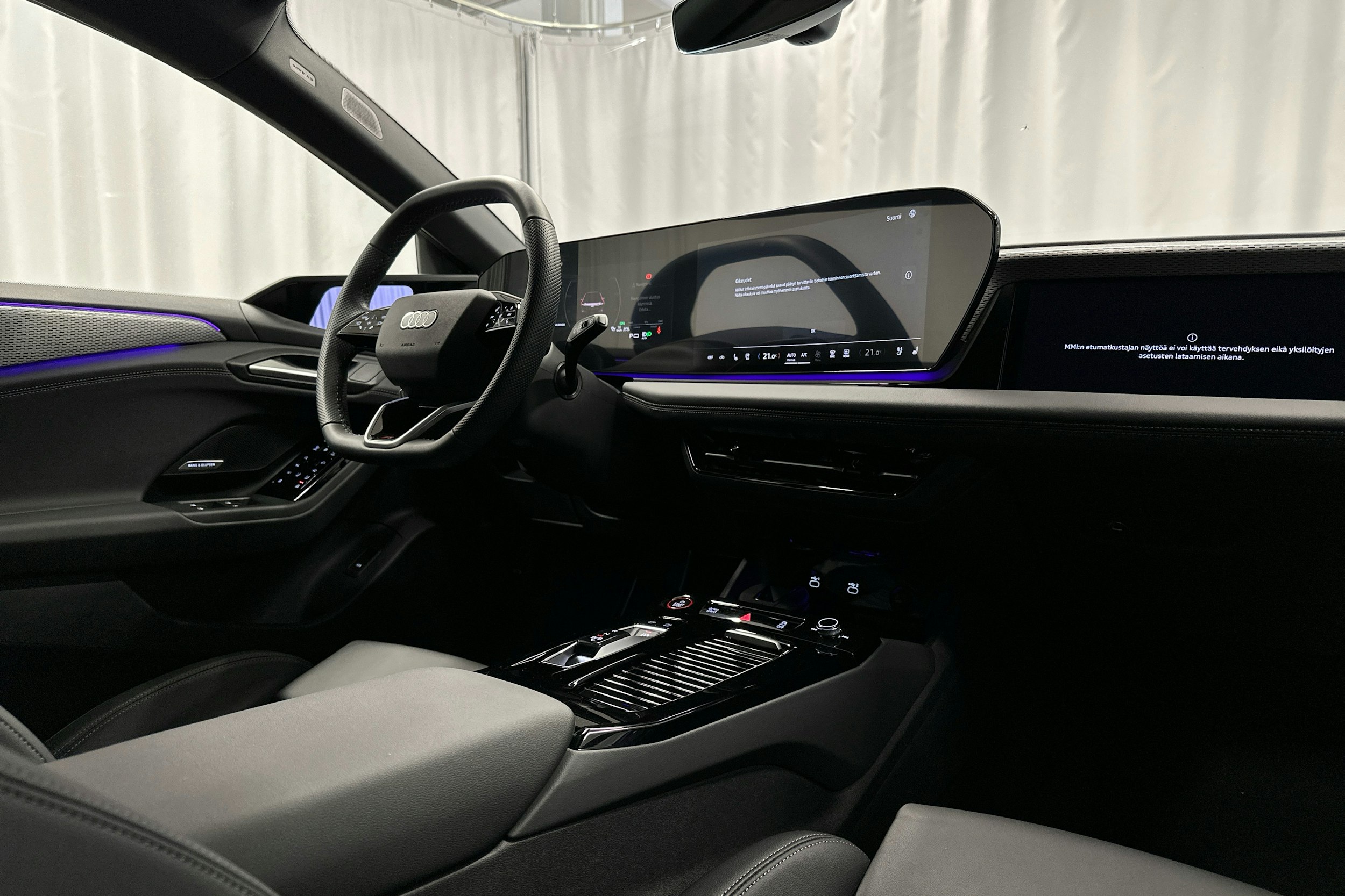 musta Audi S6 e-tron 2025 kuva 7.
