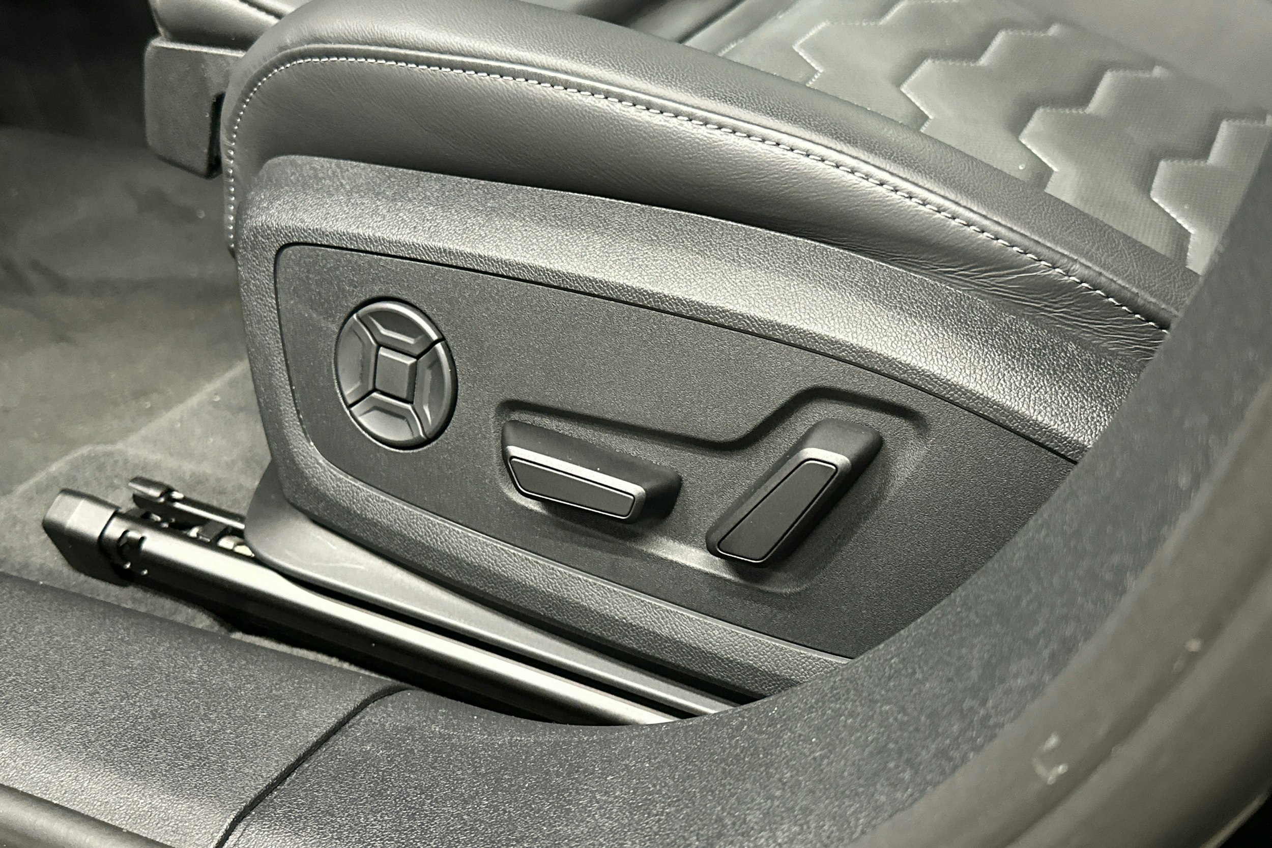 musta Audi S6 e-tron 2025 kuva 32.