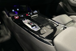 musta Audi S6 e-tron 2025 kuva 33.