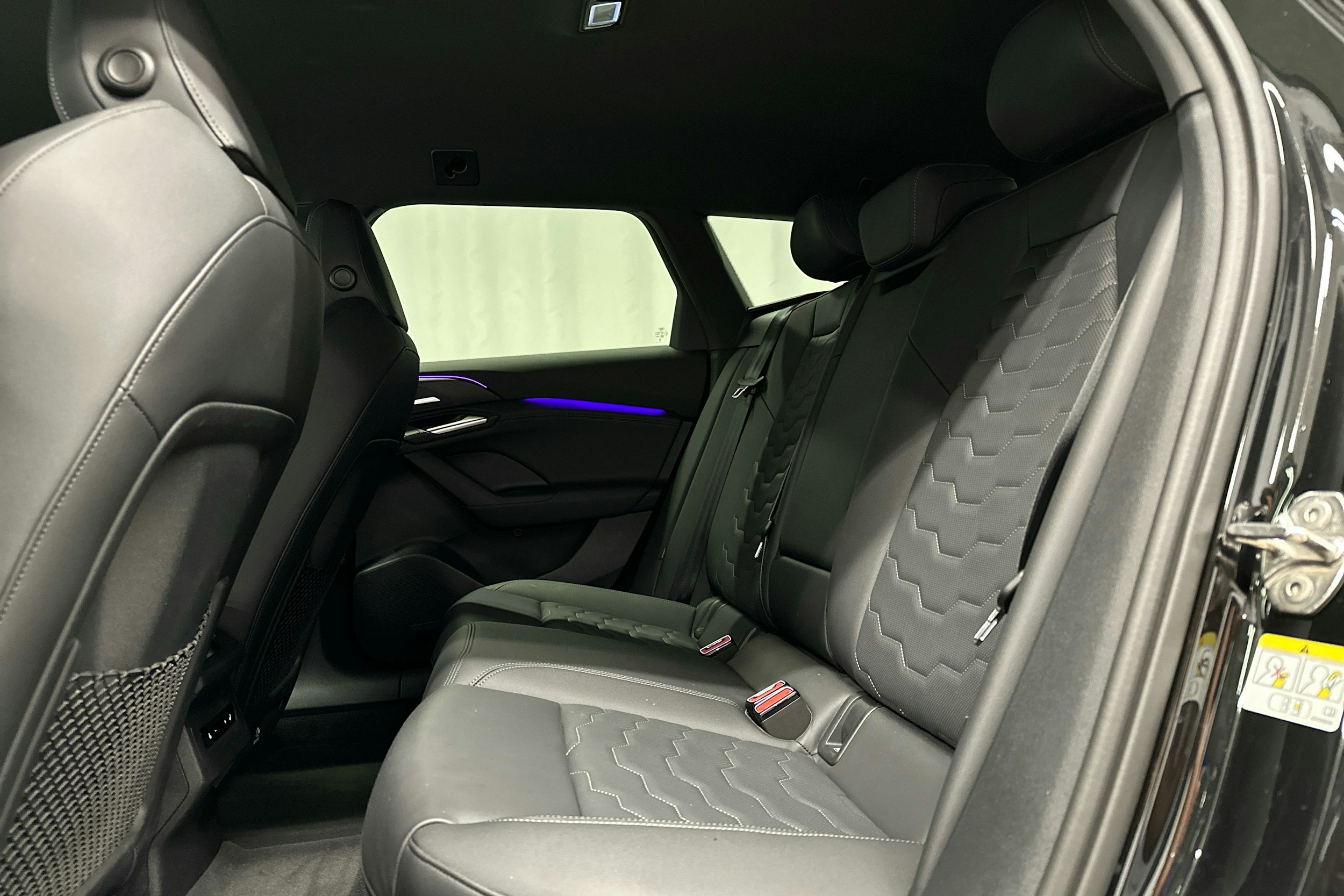 musta Audi S6 e-tron 2025 kuva 35.