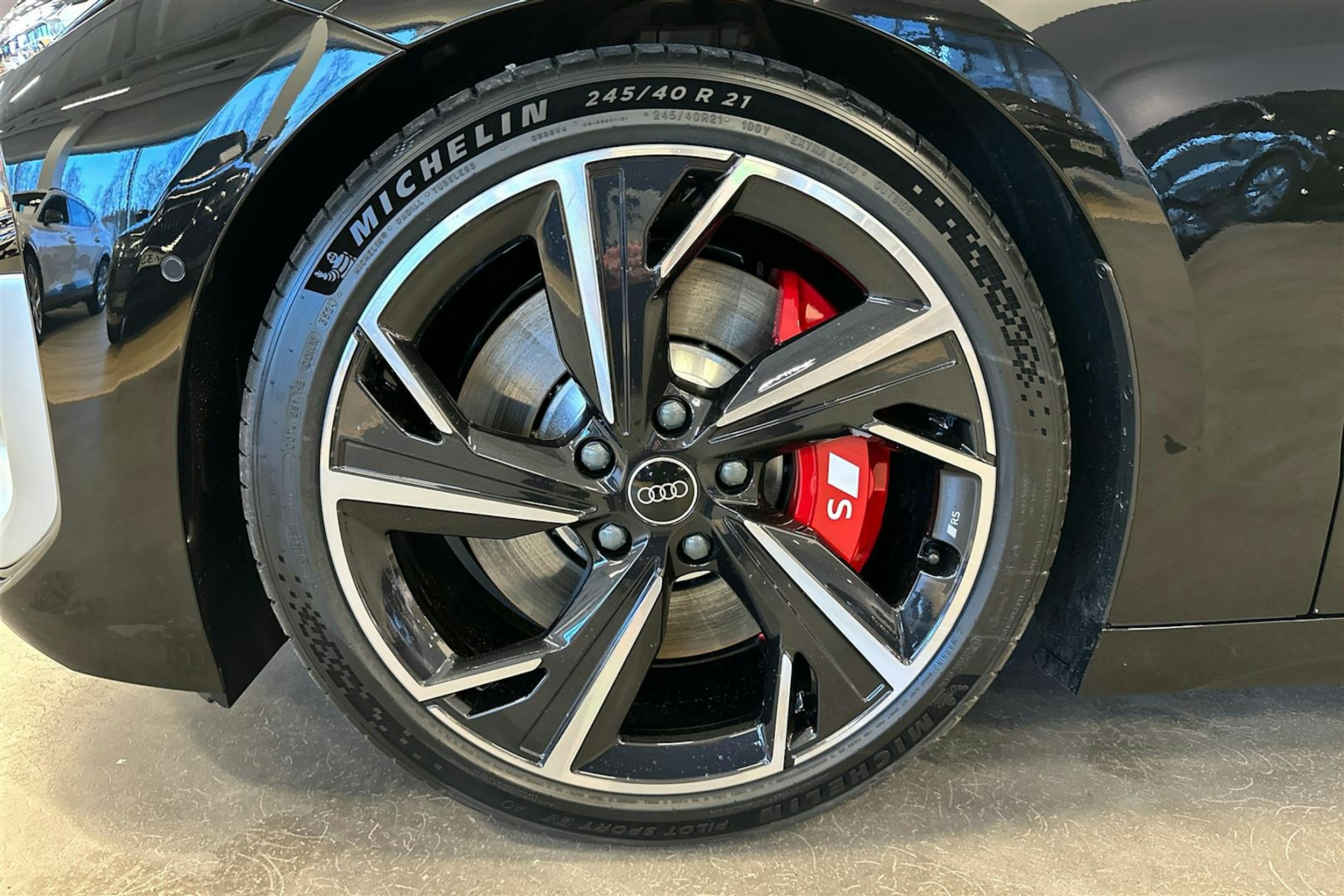 met. musta Audi S6 e-tron 2025 kuva 9.