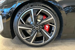 met. musta Audi S6 e-tron 2025 kuva 9.
