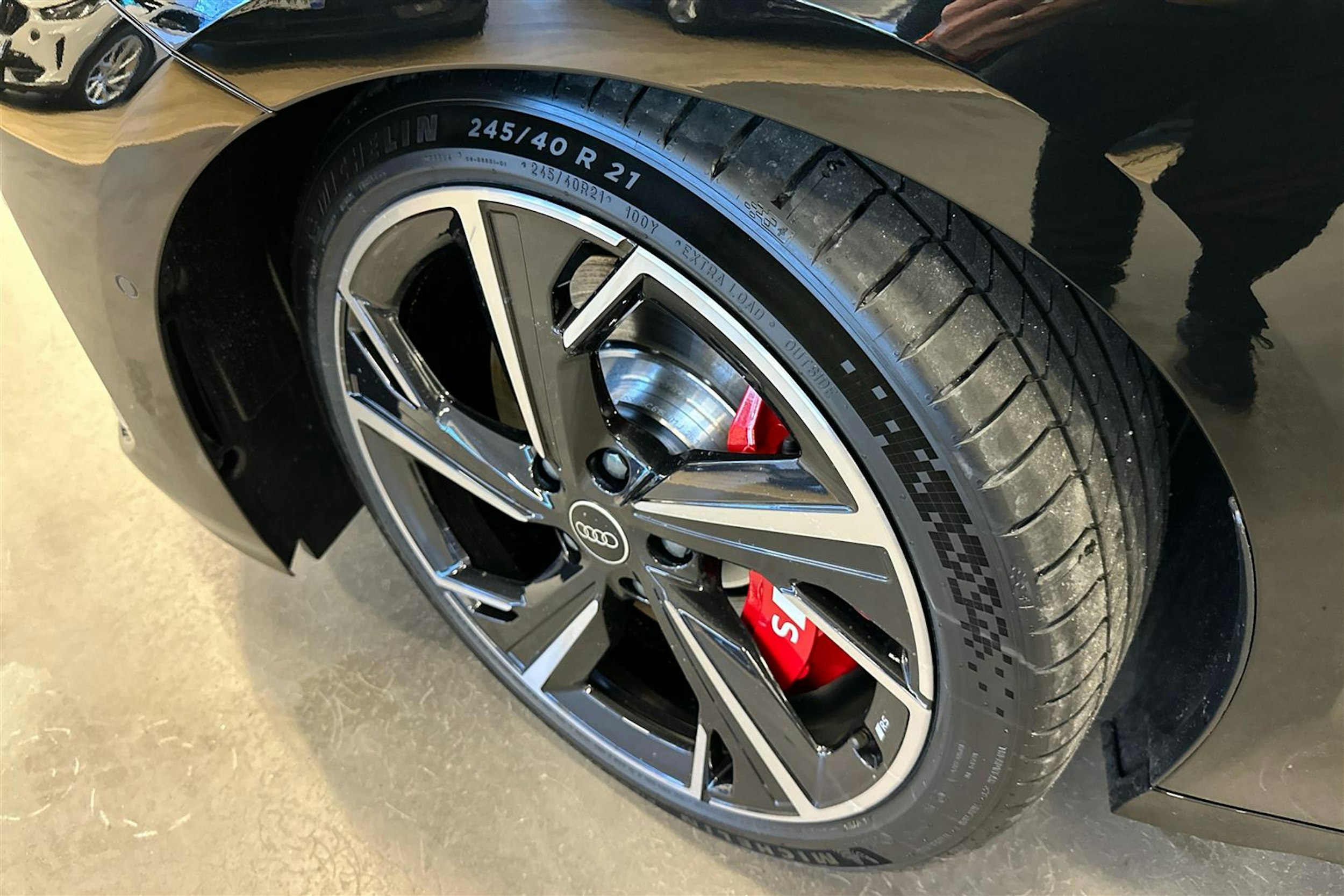 met. musta Audi S6 e-tron 2025 kuva 10.
