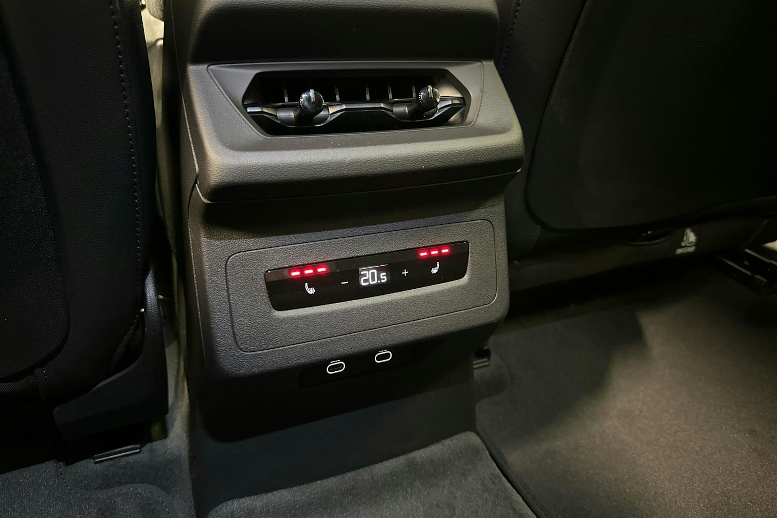 met. musta Audi S6 e-tron 2025 kuva 11.