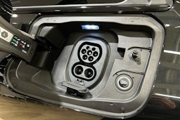 met. musta Audi S6 e-tron 2025 kuva 26.