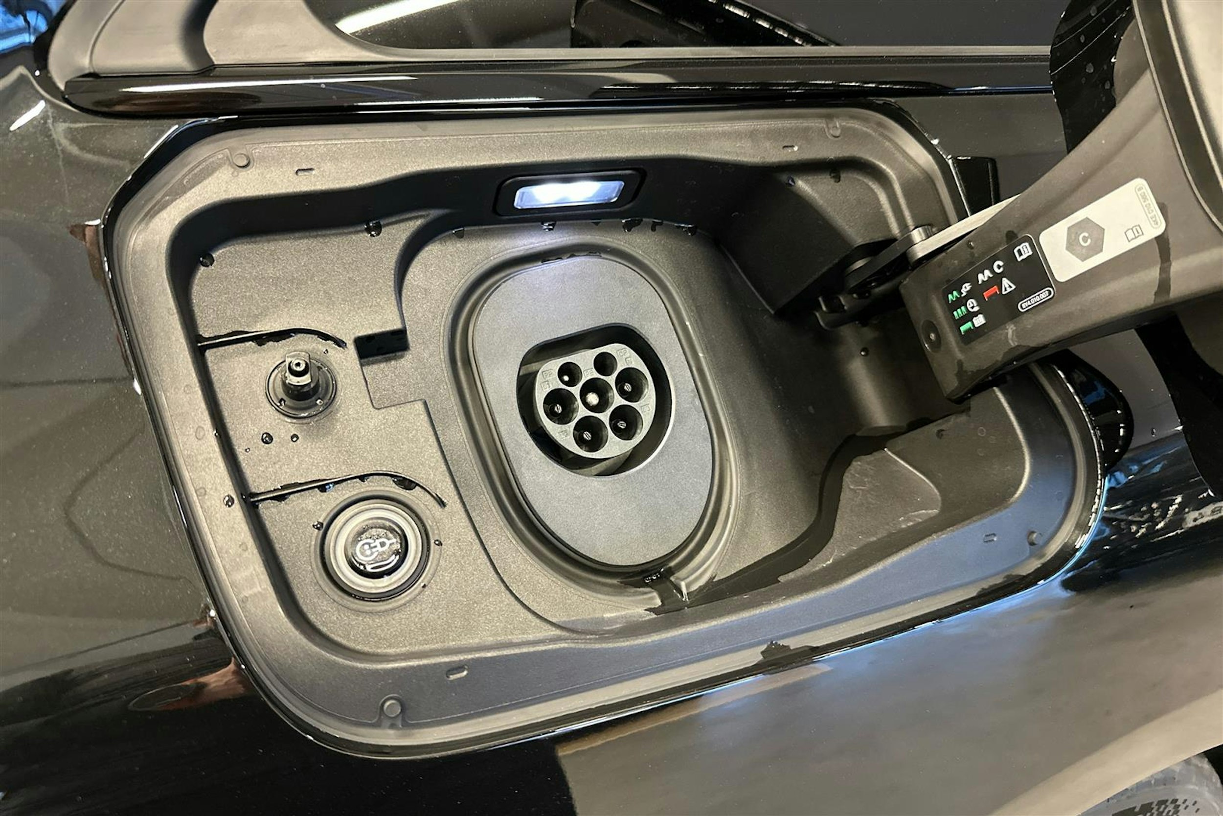 met. musta Audi S6 e-tron 2025 kuva 27.