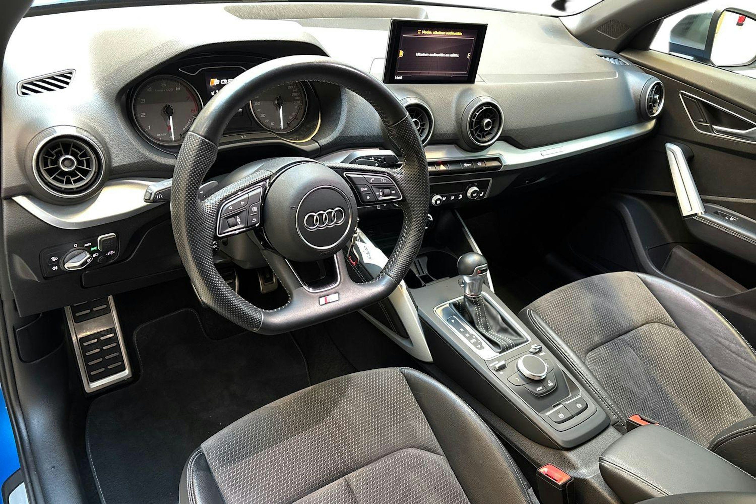 sininen Audi SQ2 2019 kuva 6.