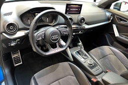 sininen Audi SQ2 2019 kuva 6.