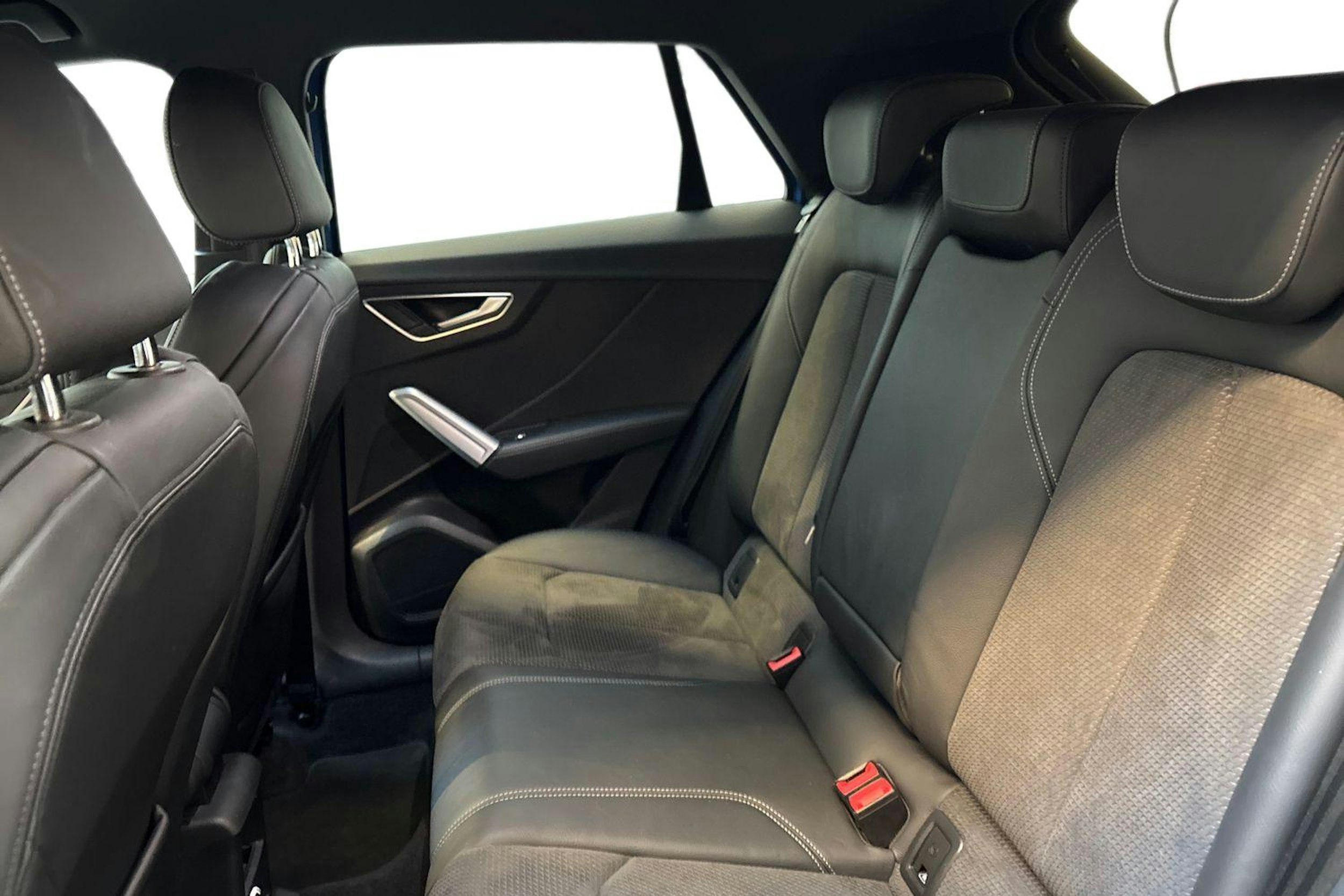 sininen Audi SQ2 2019 kuva 8.