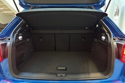 sininen Audi SQ2 2019 kuva 11.