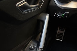 sininen Audi SQ2 2019 kuva 12.