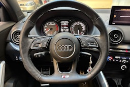 sininen Audi SQ2 2019 kuva 14.