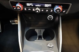 sininen Audi SQ2 2019 kuva 18.