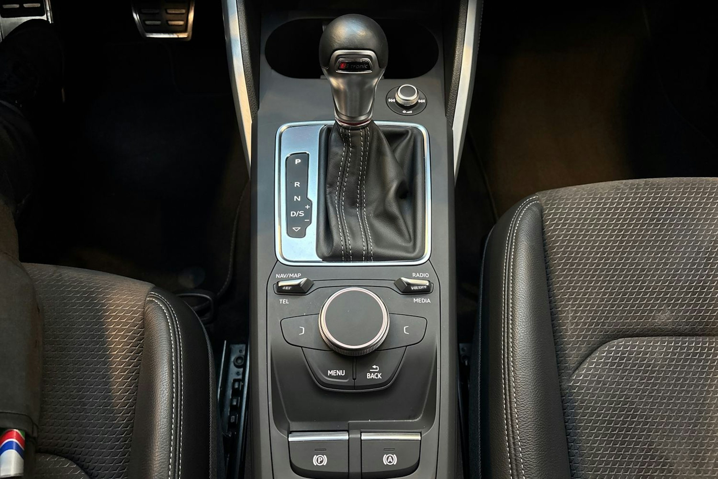 sininen Audi SQ2 2019 kuva 19.