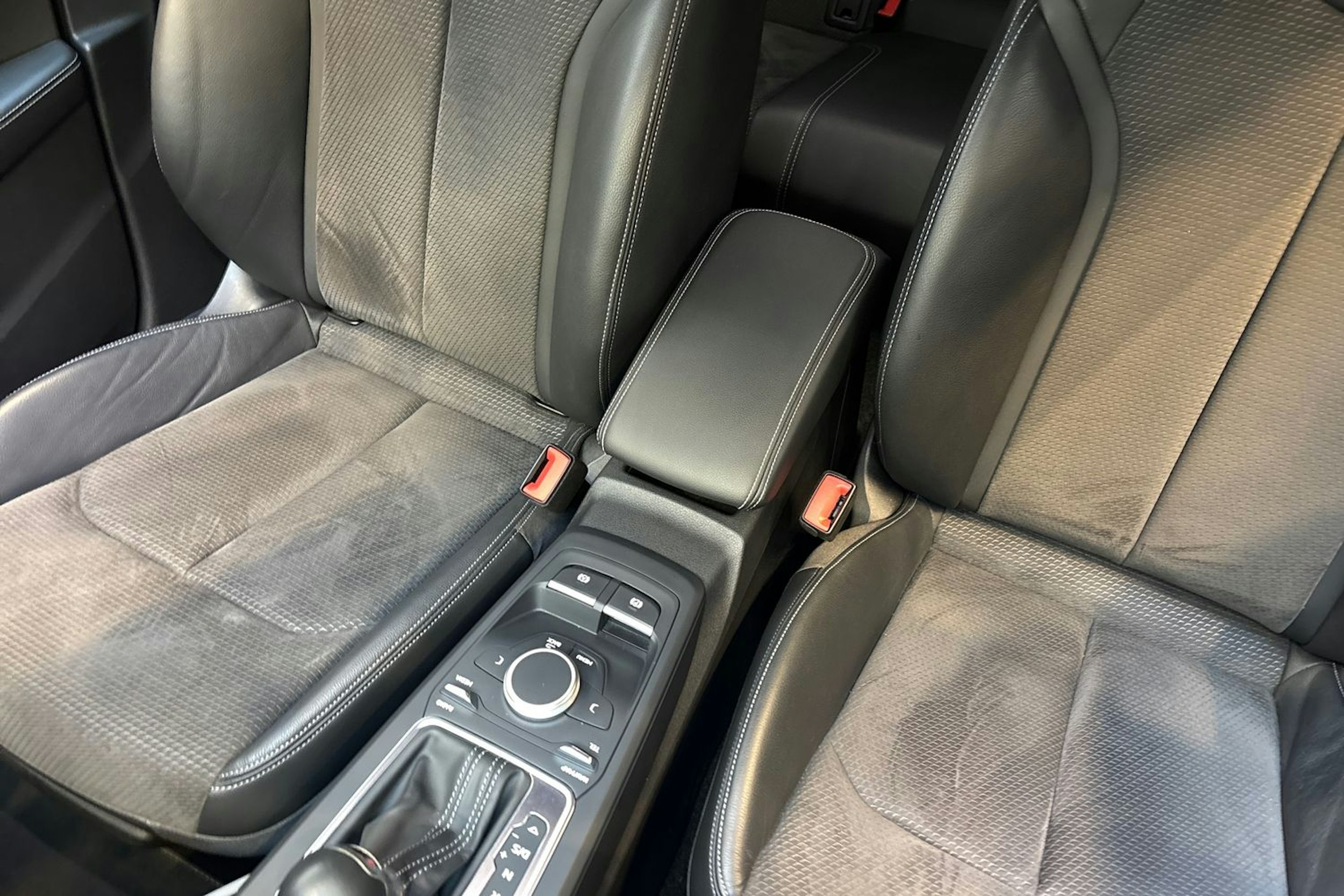 sininen Audi SQ2 2019 kuva 20.