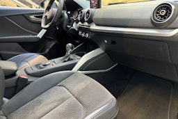 sininen Audi SQ2 2019 kuva 21.