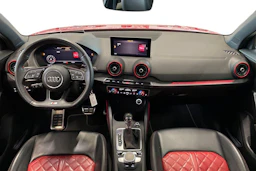 punainen Audi SQ2 2019 kuva 9.