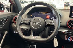 punainen Audi SQ2 2019 kuva 17.
