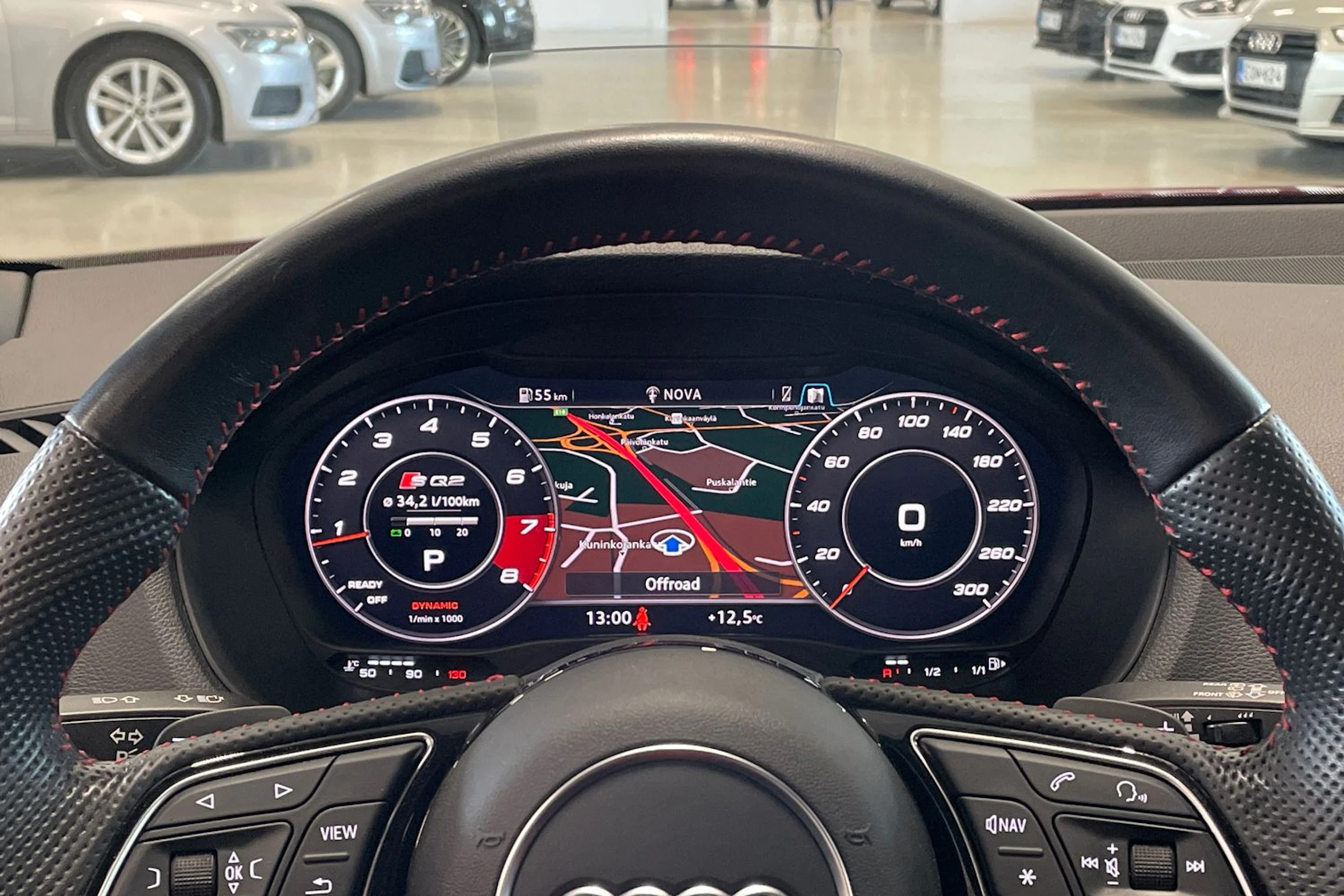 punainen Audi SQ2 2019 kuva 19.