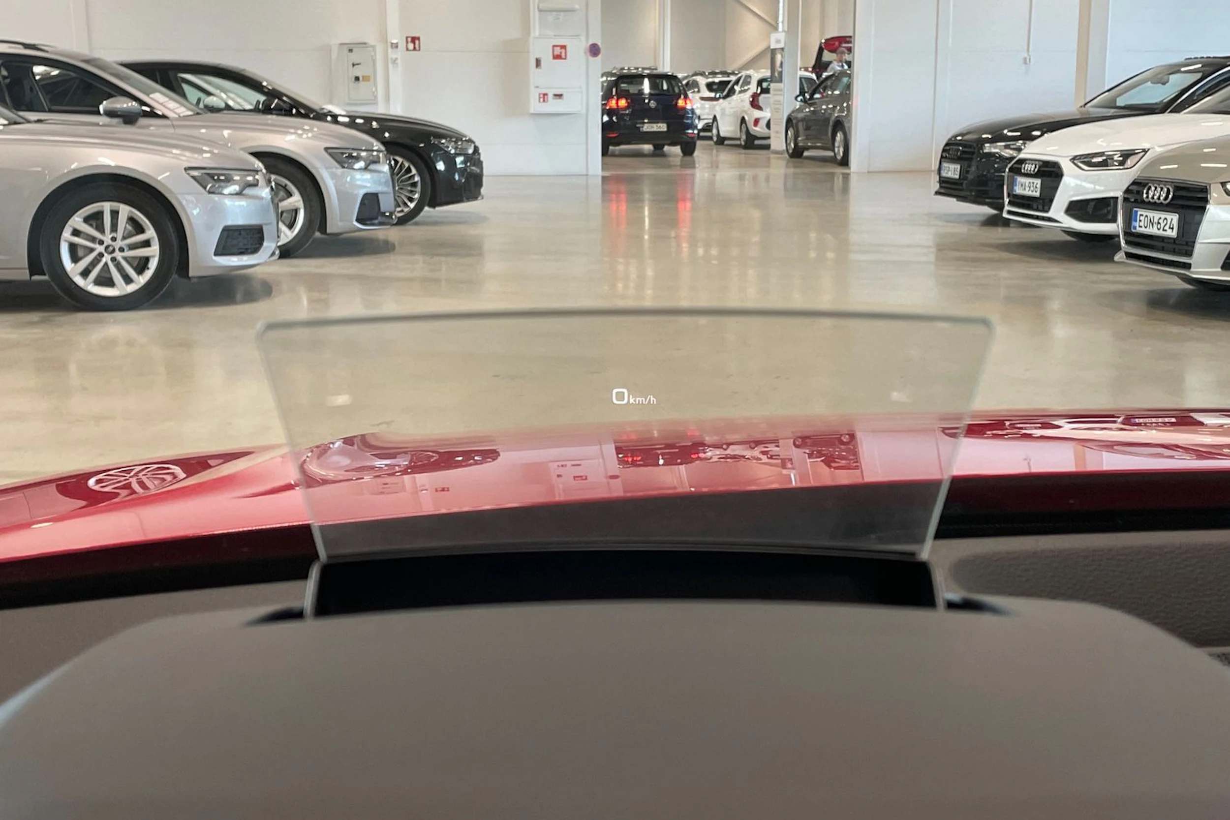 punainen Audi SQ2 2019 kuva 20.