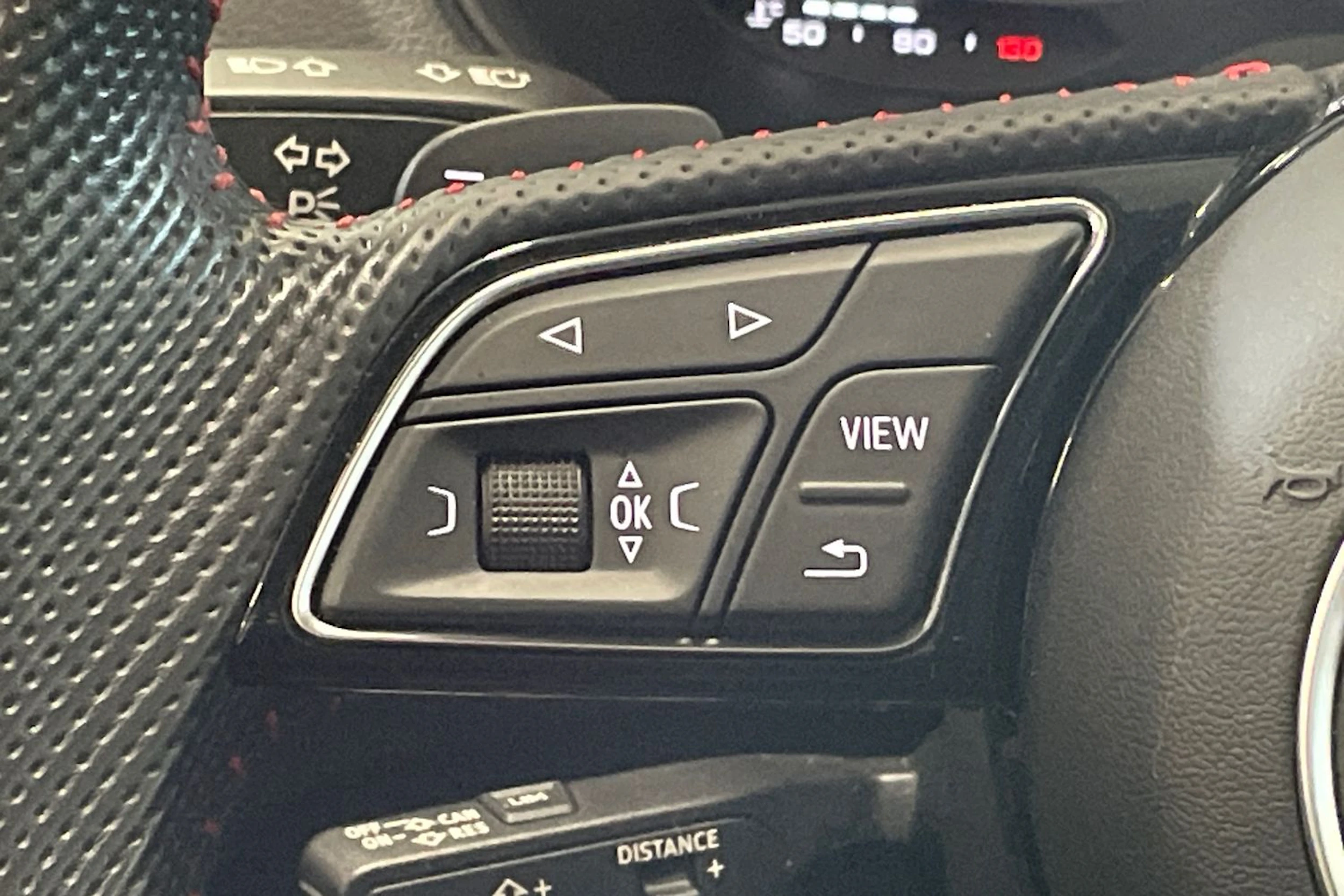 punainen Audi SQ2 2019 kuva 22.