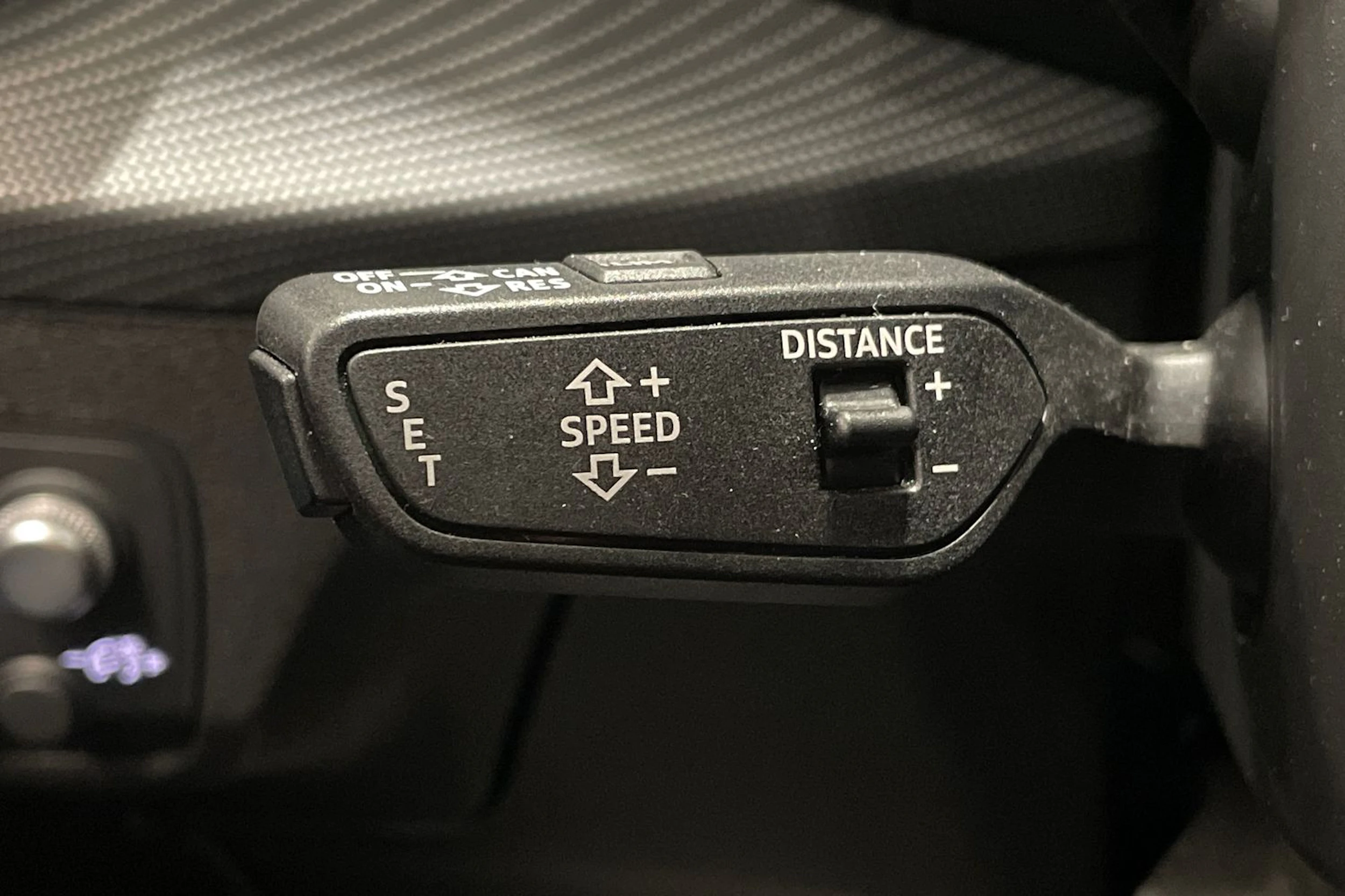 punainen Audi SQ2 2019 kuva 23.