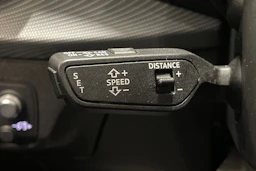 punainen Audi SQ2 2019 kuva 23.